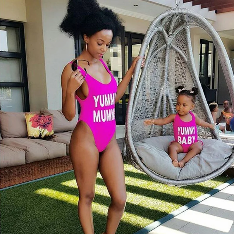 мама и дочь в одинаковых купальниках. Kayli mills. Yummy mama. купальник для мамы и дочки одинаковые. Yummy mummy.