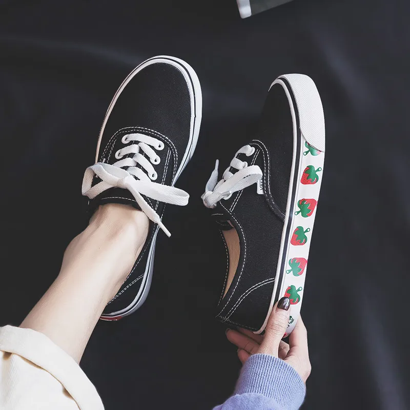 

Spring 2019 New Canvas Shoes Women Strawberry Print Solid Color Sneakers Lacing Girls Casual Shoes Flat Heel Ins Style 35-40