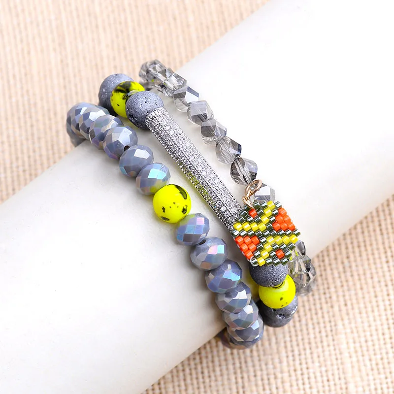Pulseiras c pingentes