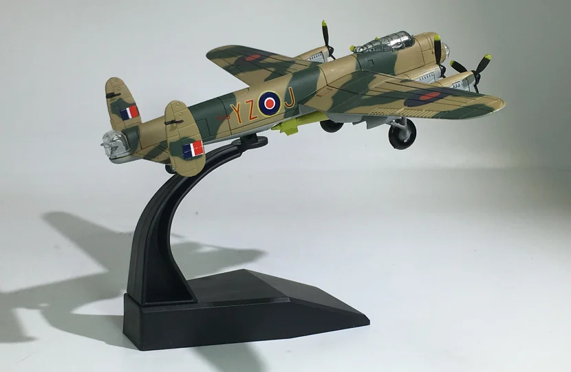 AMER 1/144 Military Model Toys AVRO Lancaster Bomber Fighter Diecast Metal Plane Model Toy for Collection/Gift/Decoration - Цвет: AVRO Lancaster