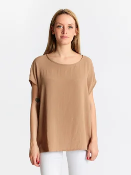 

SOLADA shirts with buttons on the back