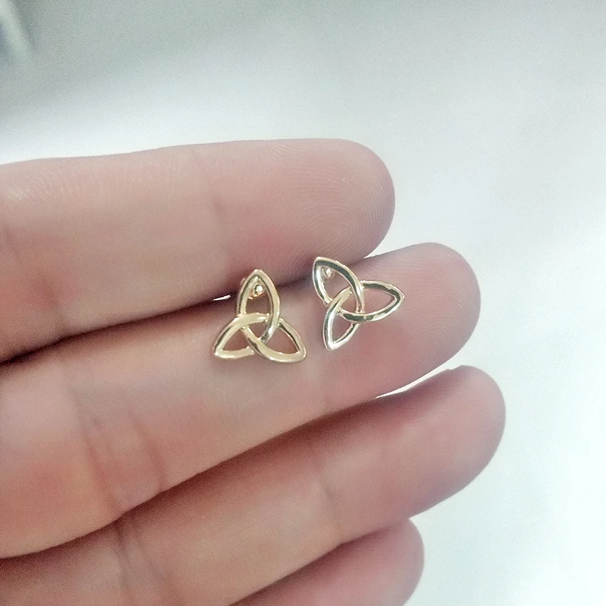 

CHENGXUN Celtic Unisex Post Stud Earrings Love Knot Twist Shape Women Men Jewelry Triangle Infinite Love Couple Ear Piercing