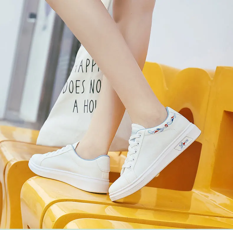 TB2ow5XtfiSBuNkSnhJXXbDcpXa_!!671397438.Women Casual Shoes 2018 Autumn Women Sneakers Fashion Embroider Breathable Platform White Canvas Women Shoes