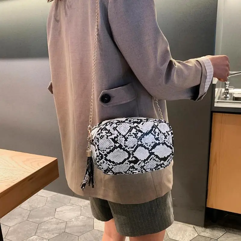 Роскошная брендовая Повседневная маленькая сумка через плечо для женщин, модная змеиная сумка через плечо из искусственной кожи, женская сумка-мессенджер на цепочке, женская сумка