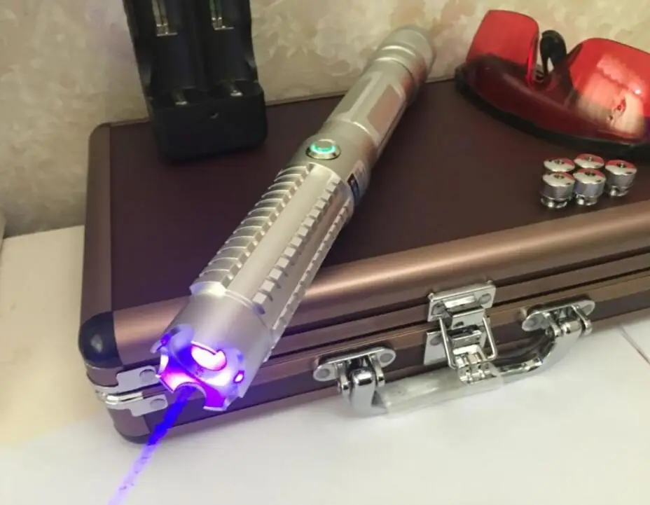 الأكثر عالية الطاقة 450nm مؤشر الليزر الأزرق القلم للتعديل مرئية شعاع التركيز حرق ورقة أشعل السجائر خشب + مربع الأكثر عالية الطاقة 450nm مؤشر الليزر الأزرق القلم للتعديل مرئية شعاع التركيز حرق ورقة أشعل السجائر خشب + مربع