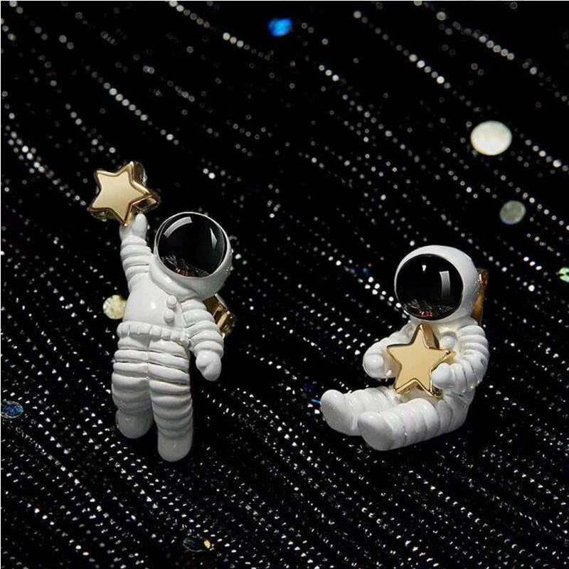 Милые корейские креативные Мультяшные серьги-гвоздики с астронавтом для женщин, металлические сережки Brincos со звездами, модные ювелирные изделия