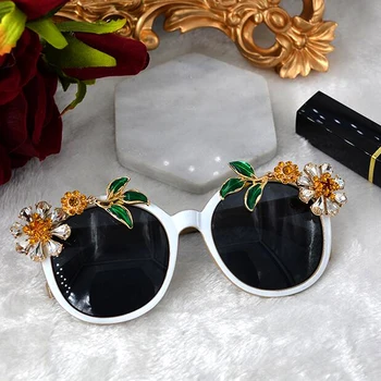 

New Baroque fashion women sunglasses high quality design rhinestone gems flower sun glasses for women flowers crystal accessorie