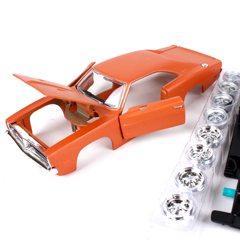 Ceny Maisto 124 1969 dodge charger R T montaż DIY model odlewu samochodzik nowy w pudełku darmowa wysyłka 39256