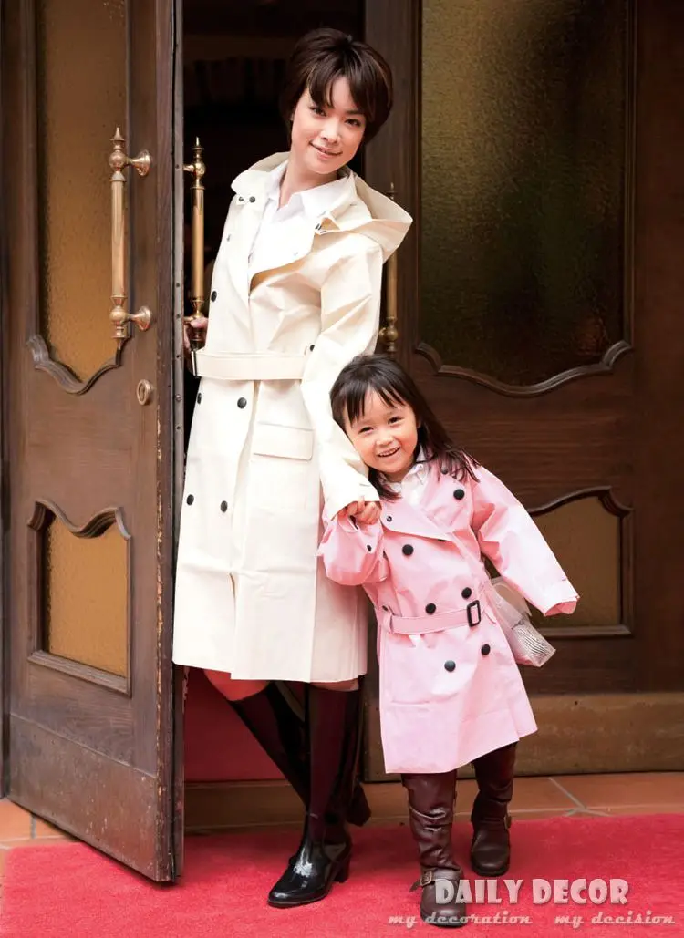 

New parent-children match rain coat for girls and mother fashion woman rain coat trenchcoat women rainwear kids and mum raincoat