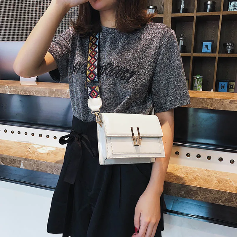 New Women Fashion Width Shoulder Bags INS Popular Female Exquisite Solid Handbag Mini Flap Lady Travel Chains Crossbody SS3474 (20)