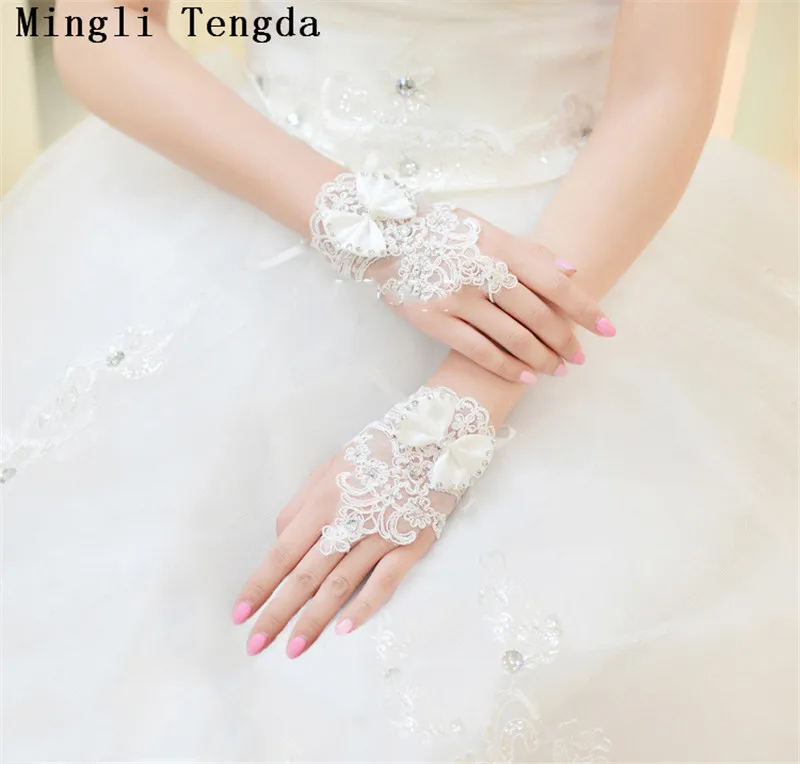 

New Lace Rhinestone Bridal Gloves Fashion Flowers Short Fingers Wedding Bridal Accessories White Bride Gloves Mingli Tengda