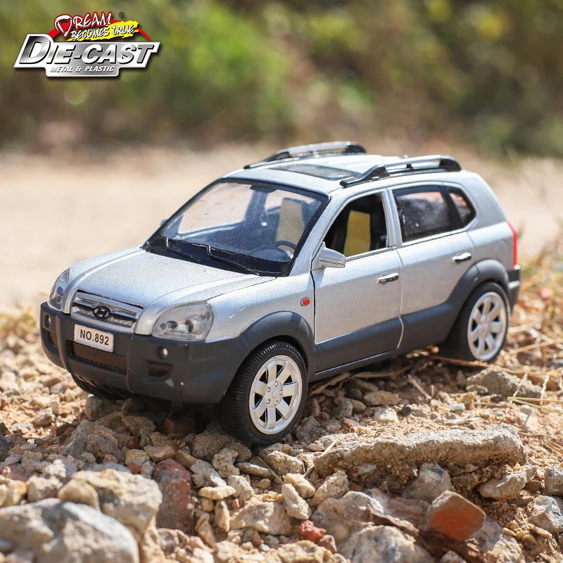  Diecast Hyundai Tucson 1/24 Scale Model Cars Metal Toys for Children With Openable Door/Pull Back F