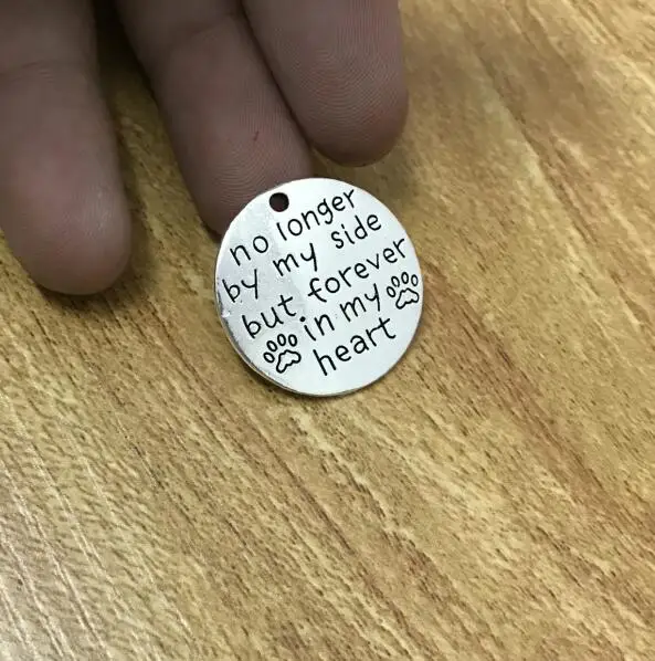 

High Quality 20 Pieces/Lot Diameter 25mm No Longer By My Side But Forever In My Heart Paw Print Round Disc Love Words Charm