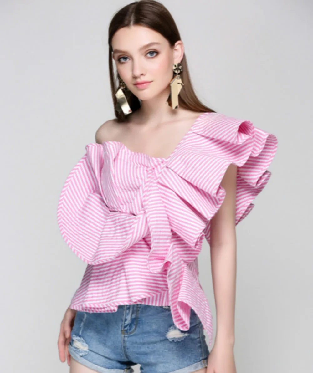 Cena Stripped Projektant Runway damska Bluzki Sexy Off Ramię Ruffles Topy 2017 Summer Kobiecy Bluzki Party Niebieski R oacute;żowy Top Koszulki