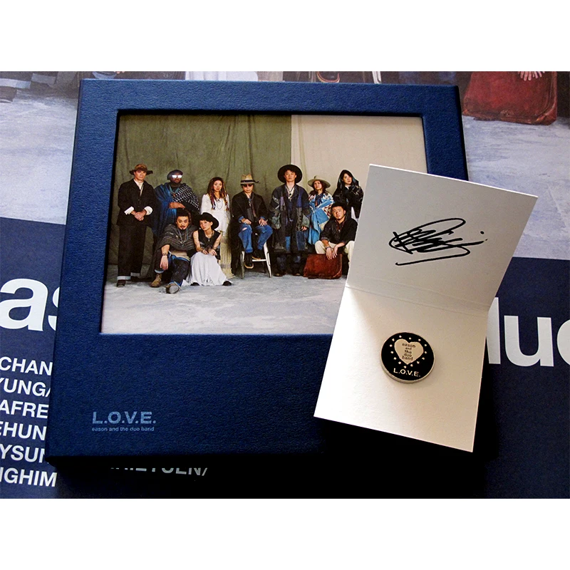 

signed Eason Chan Autographed 2018 Album L.O.V.E. love CD+photobook+limited badge 012019