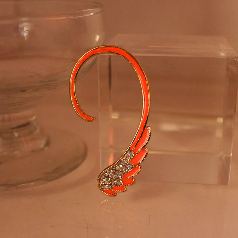 

New wings Ear Cuff Ear hook GLOW in the DARK Rhinestone red Wings feather Ear clip earrings Legolas Greenleaf Stud earrin