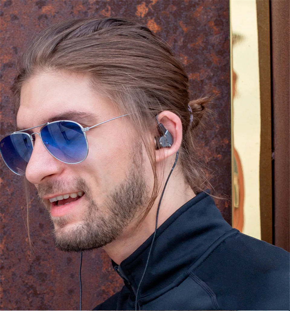 Revonext_QT2_2DD+1BA_Hybrid_Sport_Earphone_Metal_Stereo_Music_Earbuds_Noise_Isolating_2_Pin_Fever_Heavy_Bass_Detachable_Cable_Headphones (10)