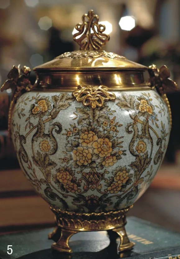 Специальная ручная керамика с орнаментом с медной баночкой приемная коробка и медные декоративные украшения Специальная ручная керамика с орнаментом с медной баночкой приемная коробка и медные декоративные украшения