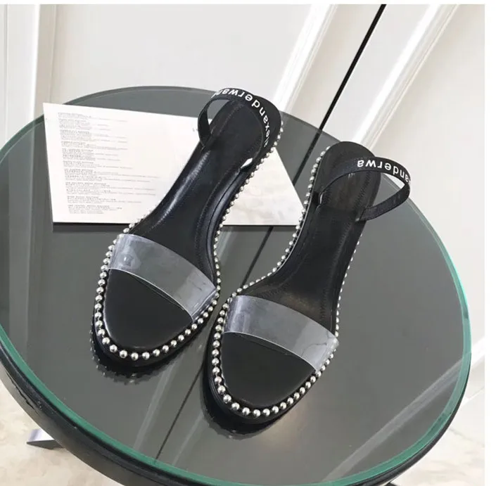 Г. Новые дизайнерские прозрачные женские босоножки на высоком каблуке из ПВХ с заклепками пикантные модельные тапочки с открытым носком и заклепками