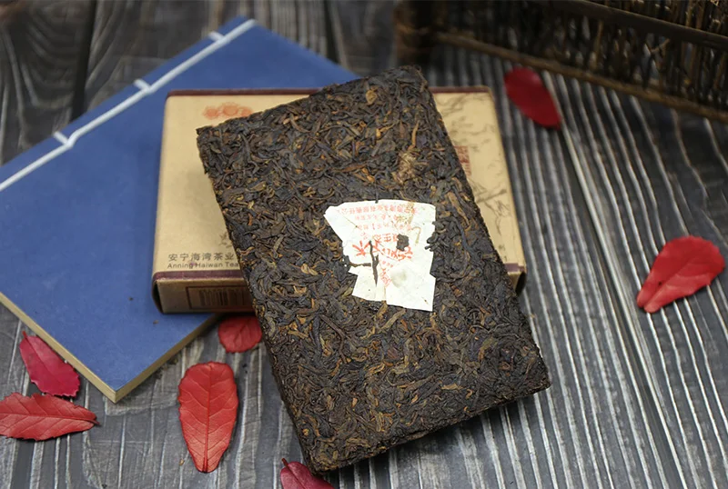 Haiwan 2010 Shu Pu-erh "Lao Shu Qiao Mu" спелый кирпич партия 101 Pu-erh 250 г