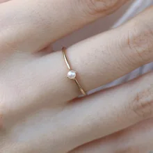 Zhouyang anel para as mulheres delicado mini pérola fina anel minimalista estilo básico luz amarelo cor do ouro moda jóias kbr010