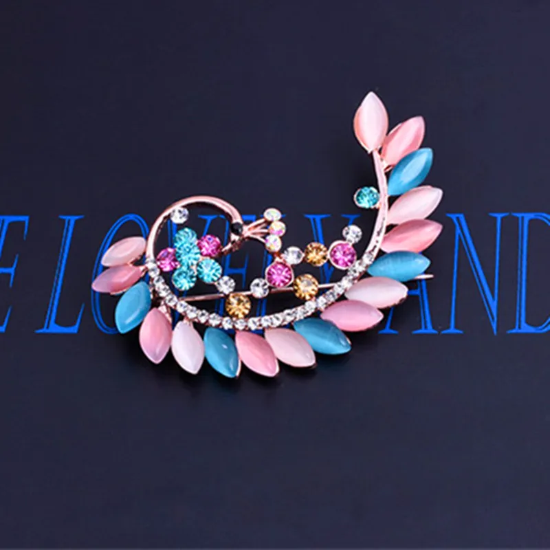 

High Quality Animal Brooch Colorful Peacock Brooches Pins Woman Fashion Crystal Corsage Wholesale Jewelry Gifts Coat Accessories