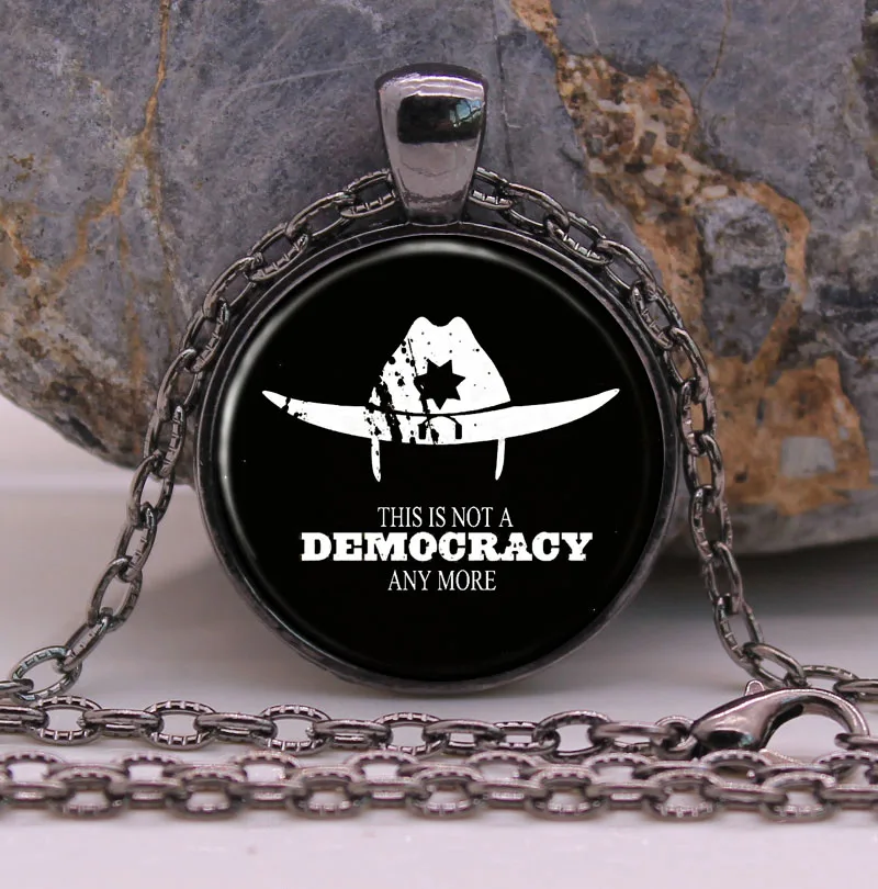 

THE WALKING DEAD Necklace Pendant Rick Grimes Carl hat punk jewelry Round Gothic Glasses ancient Pendant Necklace gift Chain