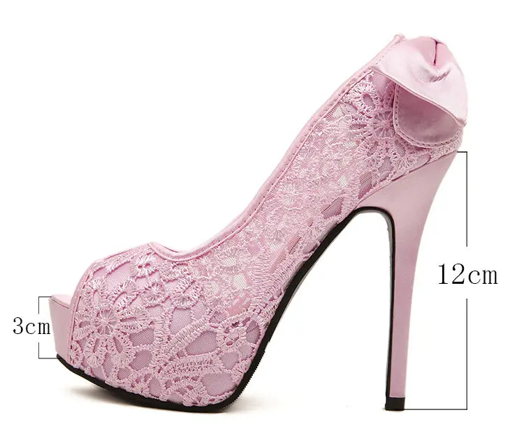 Популярная женская обувь на высоком каблуке; пикантные кружевные вечерние туфли с открытым носком; туфли-лодочки с бантом на прозрачной полой платформе; элегантные женские туфли на шпильке размера плюс