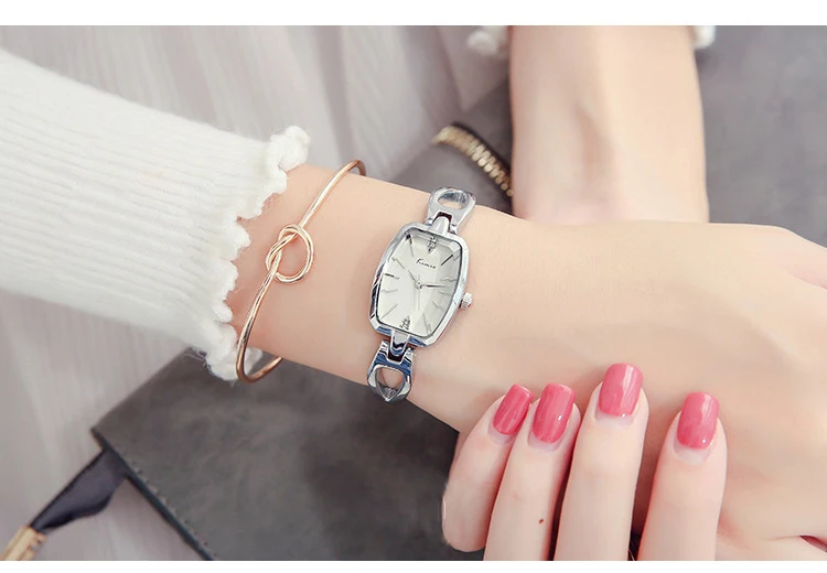 4706810960_976908629