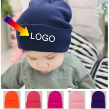 Шапки для мальчиков и девочек от 15 лет, 10 шт. в партии, детские вязаные шапки, эластичная зимняя теплая шапка с логотипом стежка, шапочки и акриловые шапки