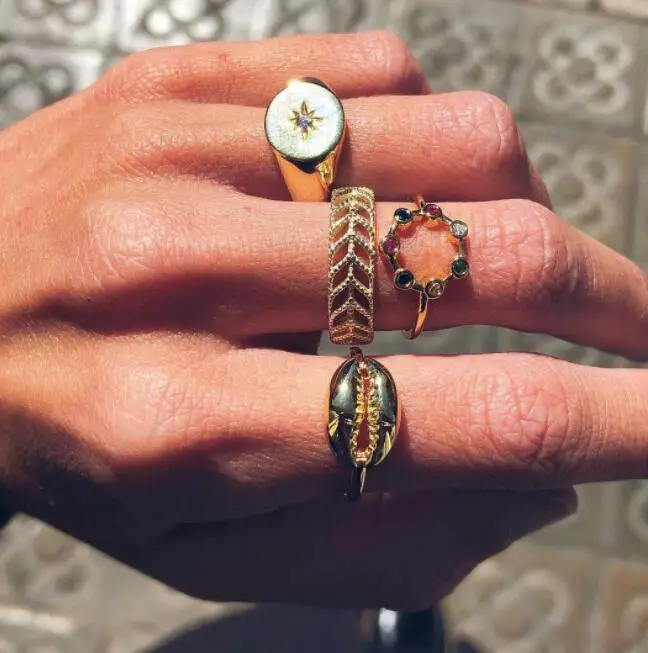 

Gorgeous Hip Hop Finger Rings Gold Color Hollow Shell Shape Design High Quality Crystal Stone Jewelry For Women Men Rock Jewelry