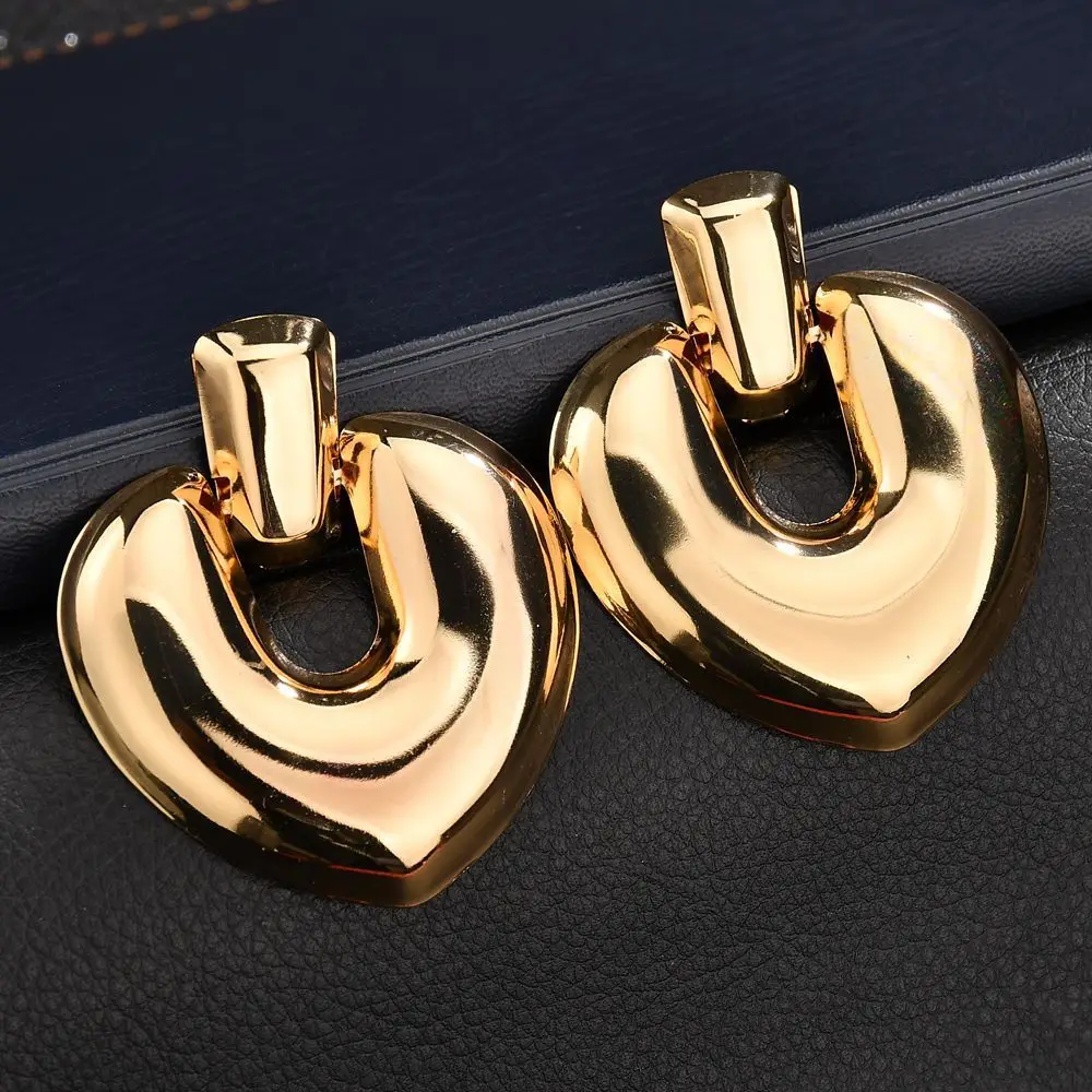 

Heart Metal Small Earings 2019 Fashion Jewelry Cute Gold Gadgets for Women Female Bling Gift Party Stud Earrings
