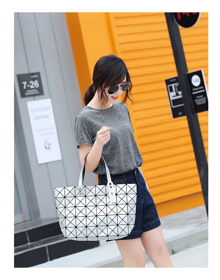 ZYJ Deformable Women Laser Geometry Quilted Plaid Pearlescent Handbag Shoulder Bags Casual Sequins Lattice Foldable Tote Bag (4)