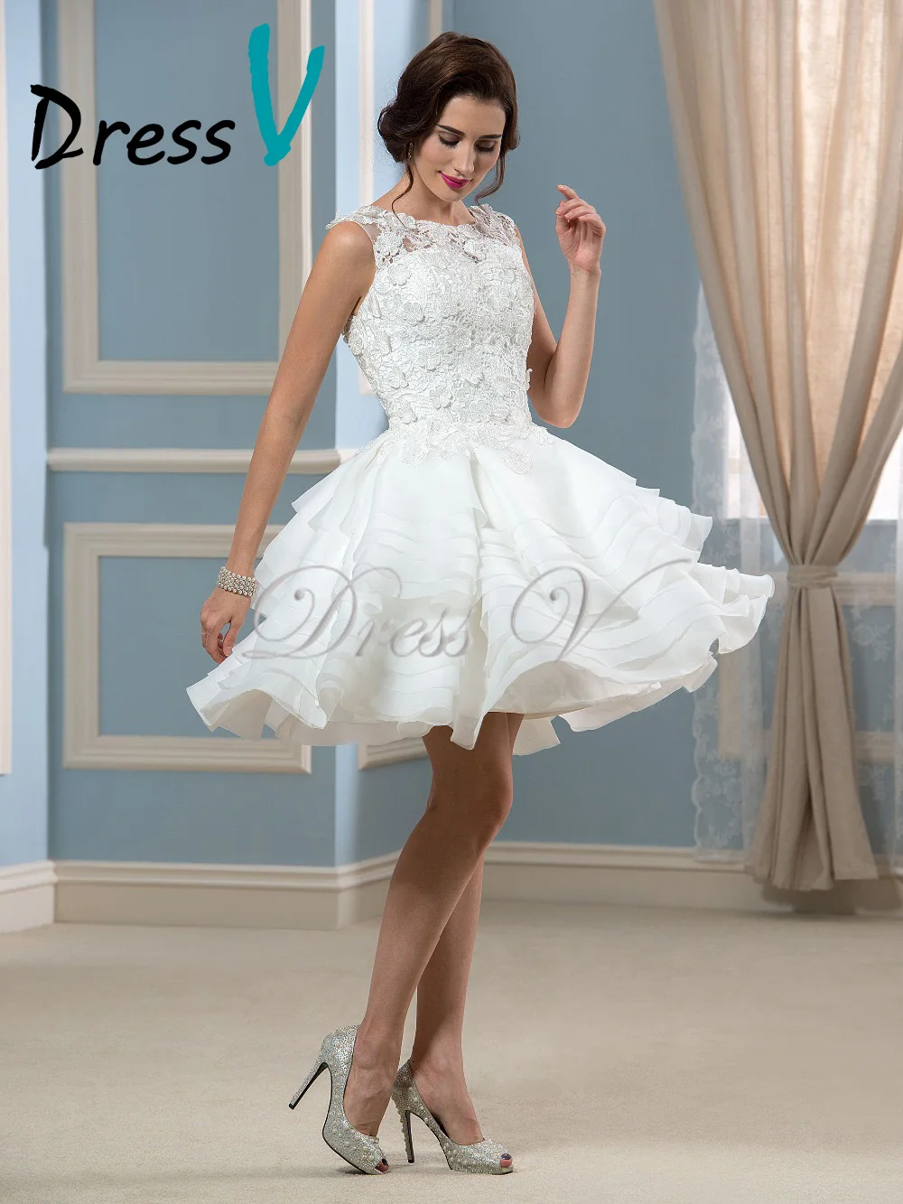 Versatility of a short white dress for wedding