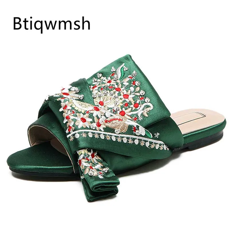 

2019 Luxury Satin Slippers Women Peep Toe Embroidery Flower Rhinestone Flat Shoes Woman Gladiator Sandals