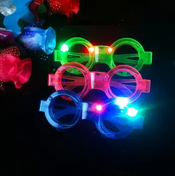 شراء15*5 سنتيمتر مصاريع الموضة شكل LED نظارات وامض تضيء الاطفال اللعب عيد الميلاد لوازم الحفلات الديكور متوهجة نظارات