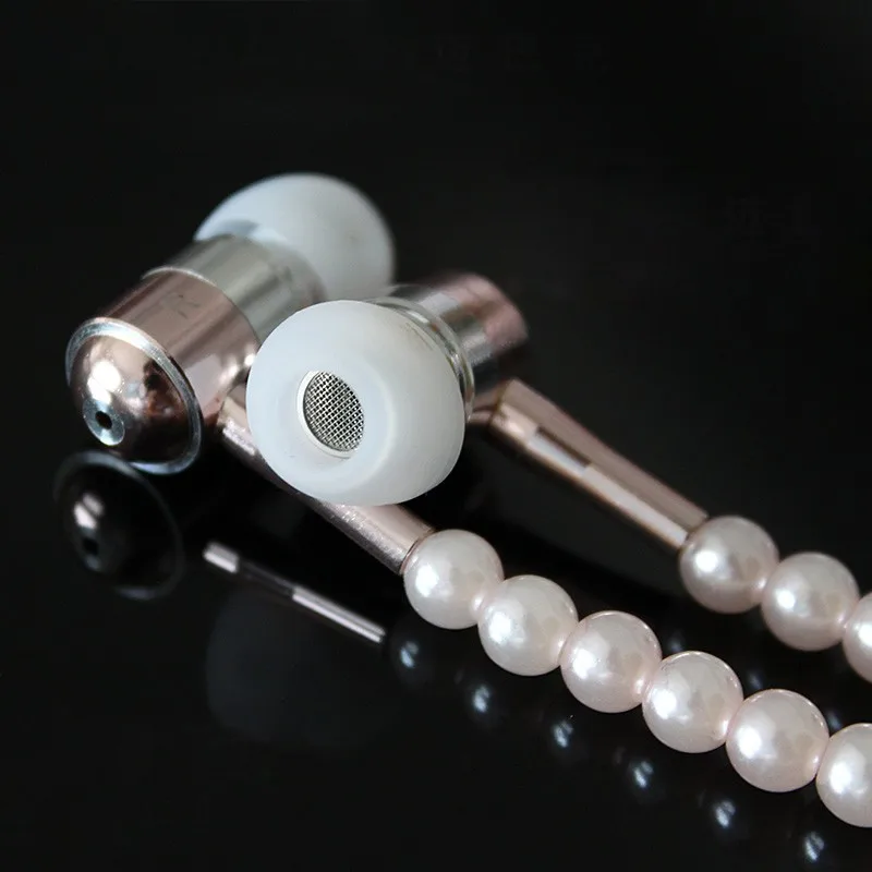 Luxury-Bling-Diamond-earphone-Pearl-Necklace-Chain-In-Ear-Earphone-Stereo-With-Mic-For-iphone-6 (1)