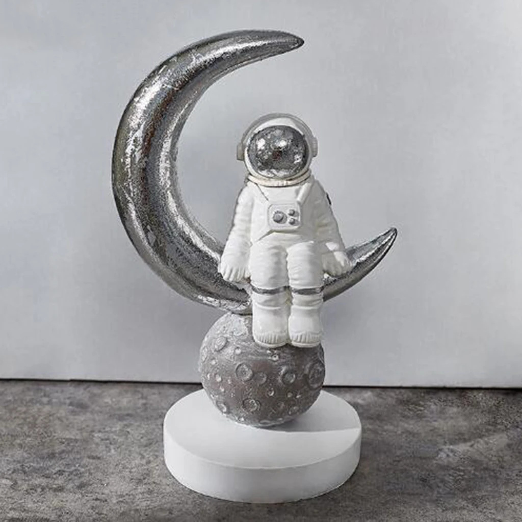 Resin Astronaut Shaped Statues Space Man Sculpture Cosmonaut Figurine Decor Home Office Arts Crafts Desktop Ornament