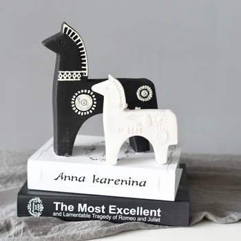 

Modern simple horse creative ceramic equestrian furniture living room bookcase children's crafts statues Home decoration dies