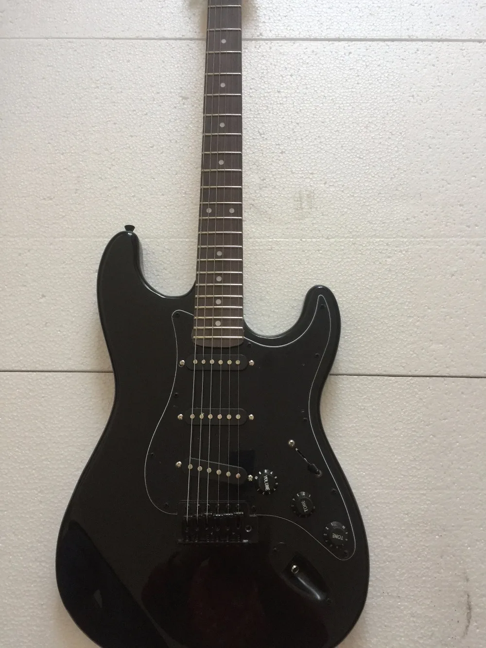 

Anmiyue Electric Guitar/Black Blackboard Beautiful High Quality Customizable Guitar/Chinese Electric Guitar