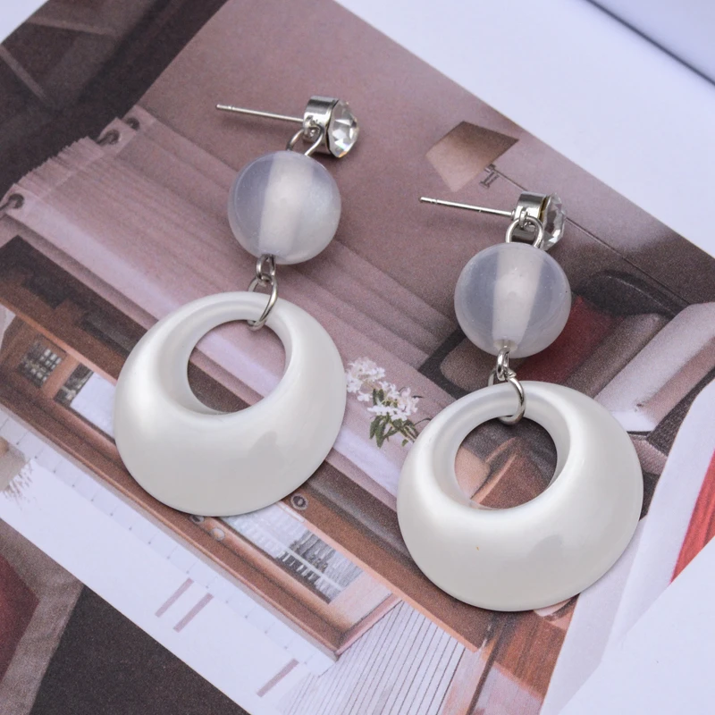 

Simple temperament super fairy cat eye stone earrings female short earrings drop personality simple joker resin ring earrings