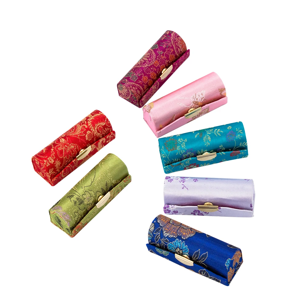 

1Pc Lipstick Cases Fashion Classic Random Color Silk Satin Design Embroidered Flower Lipstick Box With Mirror Women Portable