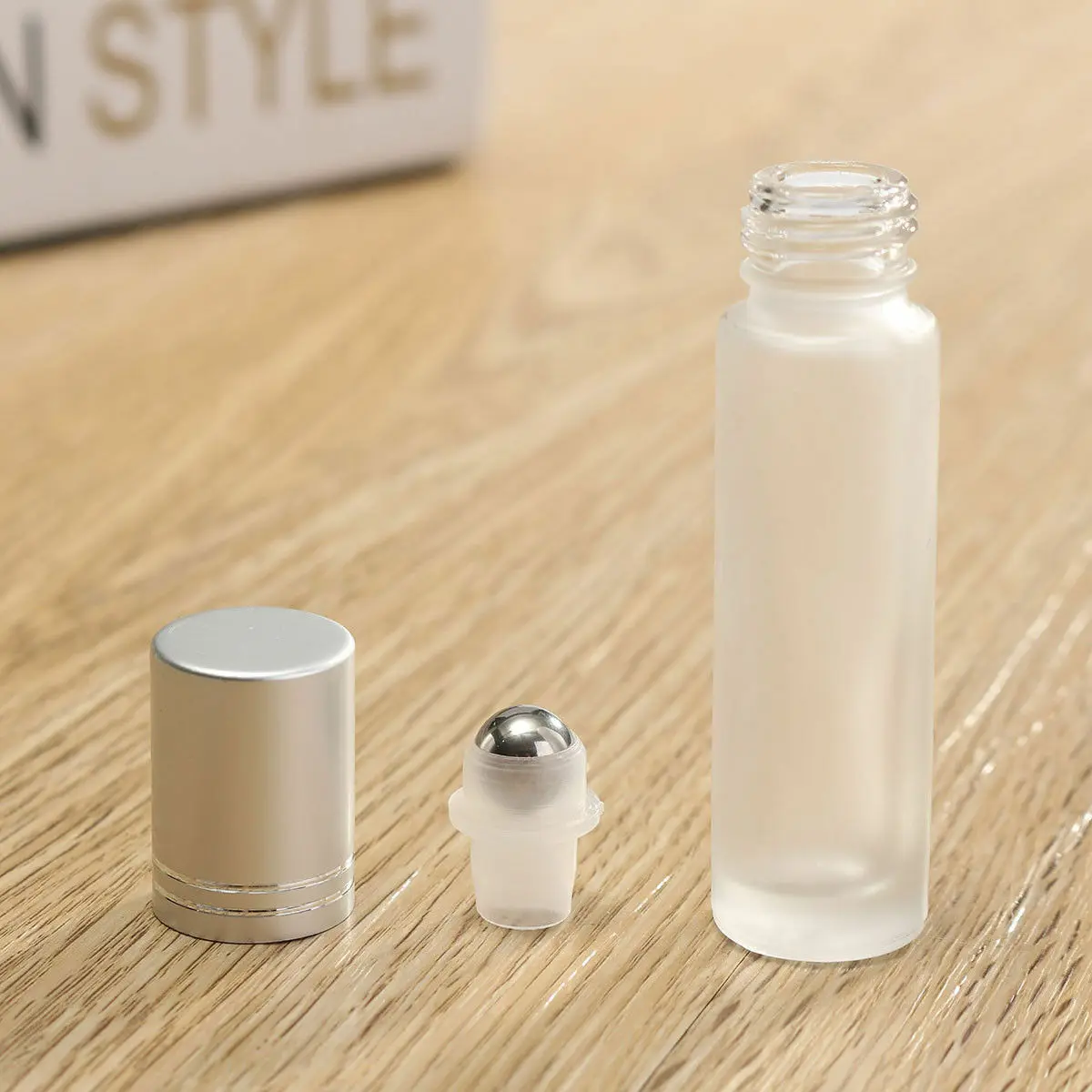 

10ml Frosted Glass Essential Oil Perfume Roller Ball Bottles Roll On Vials Travel Cosmetic Aromatherapy Containers Silver cap