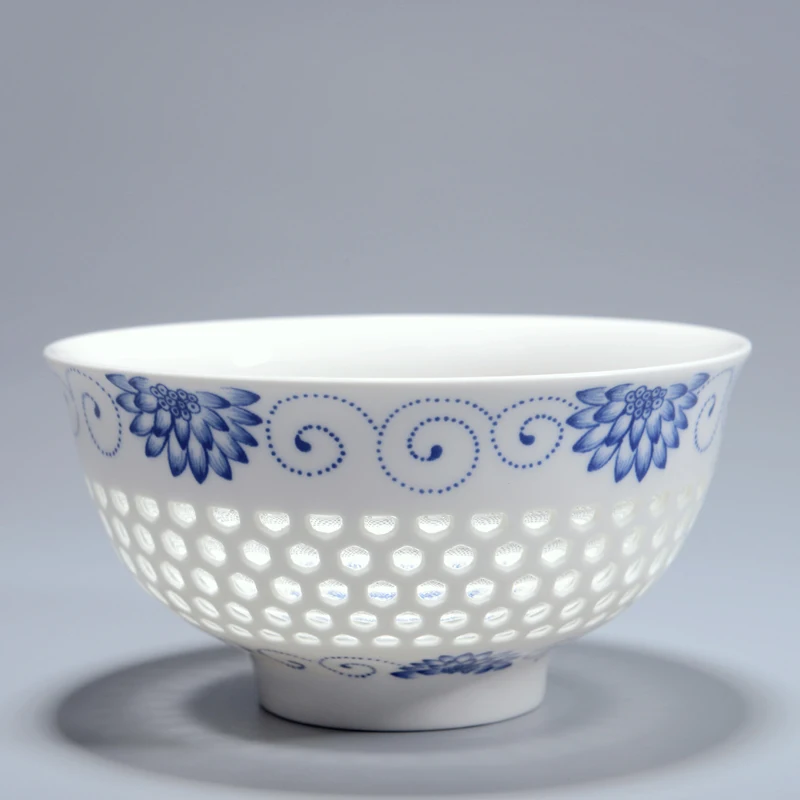 

Creative China Dinnerware Ceramic bowl Blue and White Porcelain Hollow Rice Bowls Soup Flower Pattern Kitchen Tableware 4.5Inch