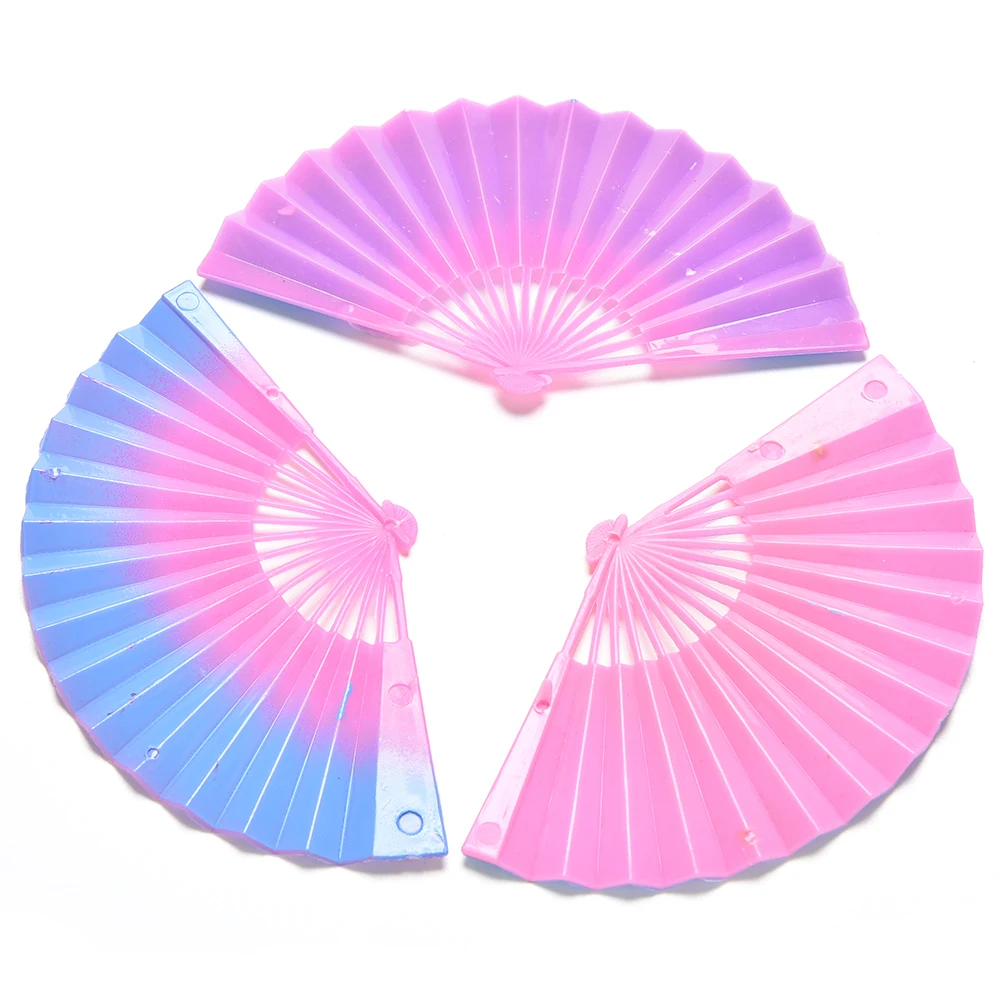 

1 Pc Creative Ombre Color Gradient Fan for doll s Dolls Accessories Dollhouse Furniture Color Random Kids Gifts Wholesale