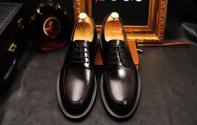 Новые осенние Для мужчин Англия бизнес Для мужчин обувь с острым носком кожа Обувь на шнуровке Для мужчин кожа дышащая модная обувь