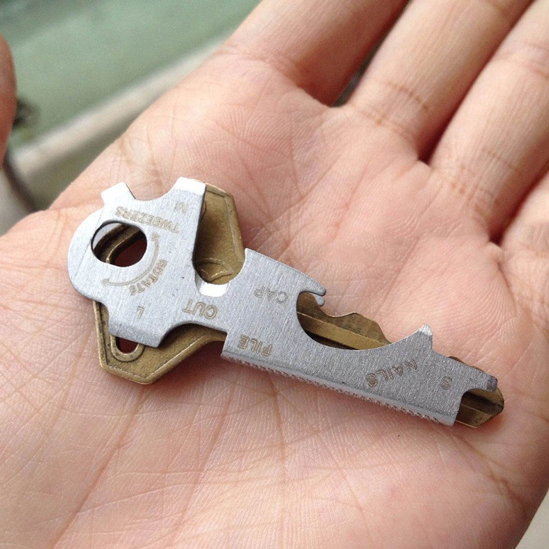 

Sliver/Black 8 in1 Multi Tool Key Stainless Steel Outdoor Multi-functional Tool Utility Multi Key Ring Chain Bottle Opener