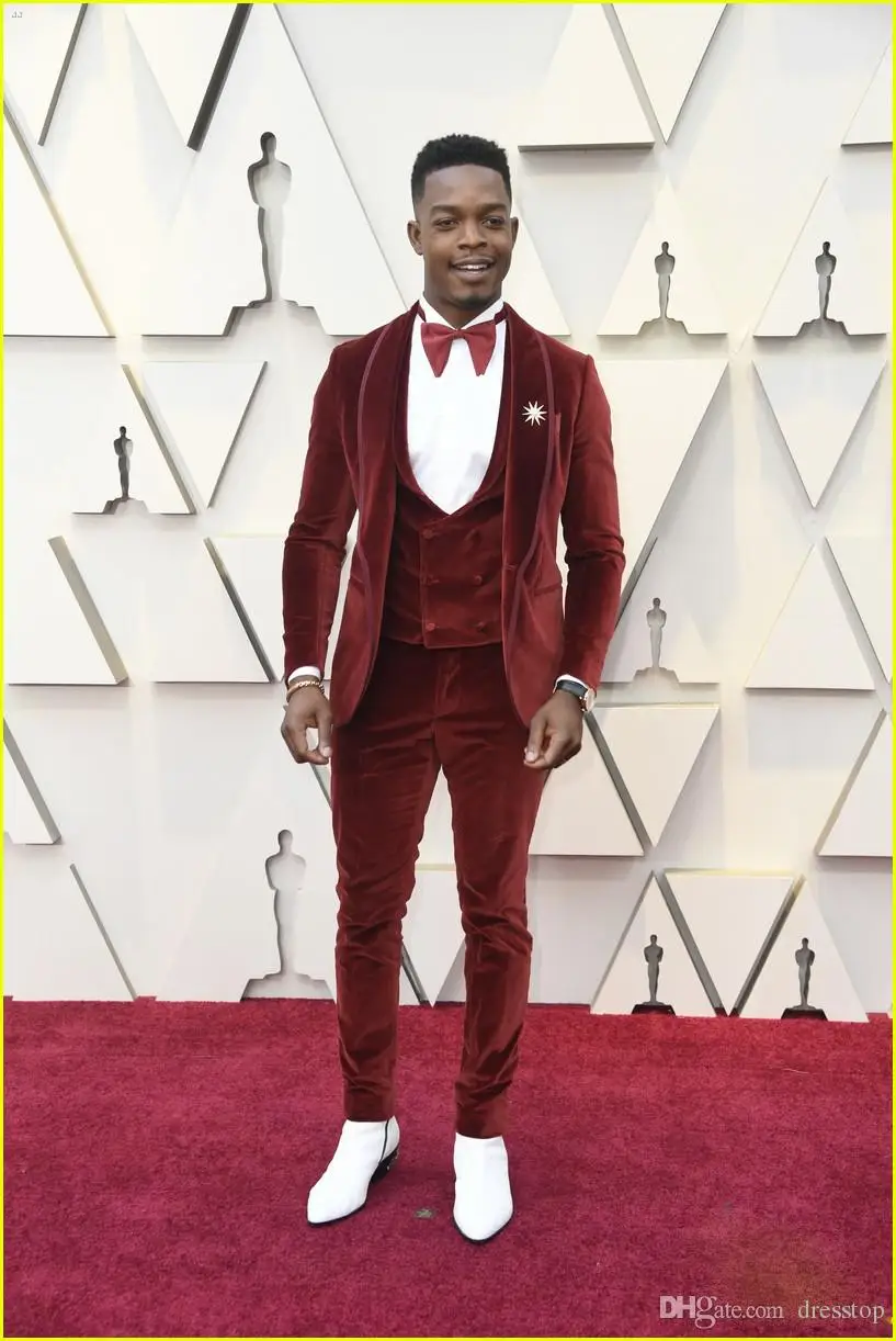 

2020 Latest 3pcs Blazer Vest Pants Set Designs Red Velvet Prom Men Suits Groom Jacket Red Carpet Wedding Tuxedo Costume Suits