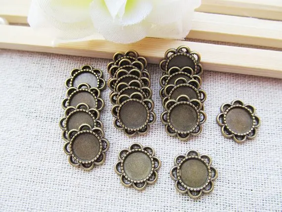 

20pcs Antique Bronze/Antique Silver Little Flower Base Setting Pendant Charm/Finding,fit 8mm Round Cabochon/Picture/Cameo,DIY