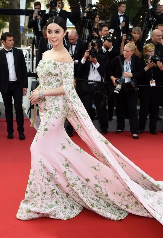 Festival de Cannes BingBing Fan sereia vestidos de celebridades com Emboridery elegante meia manga longa de trem vestidos Festival de Cannes BingBing Fan sereia vestidos de celebridades com Emboridery elegante meia manga longa de trem vestidos